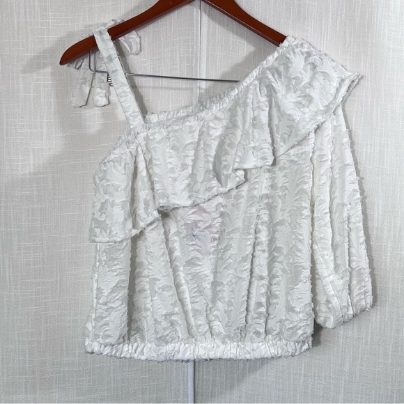 Lauren Conrad NWT White One Shoulder Ruffle Textured Floral Top Size M - Picture 8 of 12